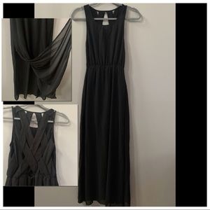 🛍5/$25 Sheer Maxi Dress w/ Strappy cut out back